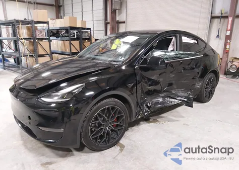 2022 Tesla Model Y Long Range Dual Motor All-Wheel Drive z USA, uszkodzony, nr VIN 7SAYGAEE4NF515913